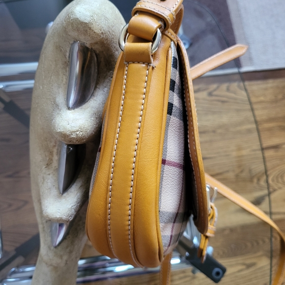 Burberry Haymarket Check Crossbody Bag. Rare Collectible..authentic!! w/COA - Picture 5 of 13